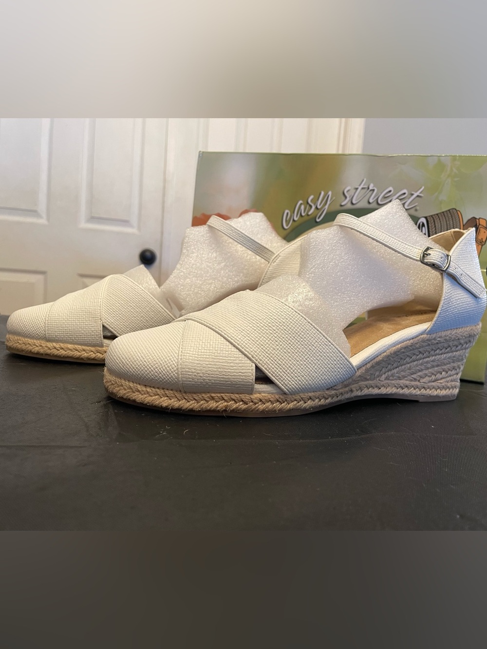 Easy Street White Coast Espadrille Wedge Sandal. Size 10 WW